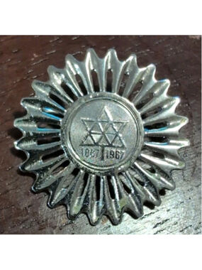 Vtg 1967 Canada Centennial Brooch Pin Collectable Silvertone Maple Leaf 1.25"